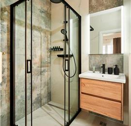 6 bedroom villa with heated pool near Omis, sleeps 12